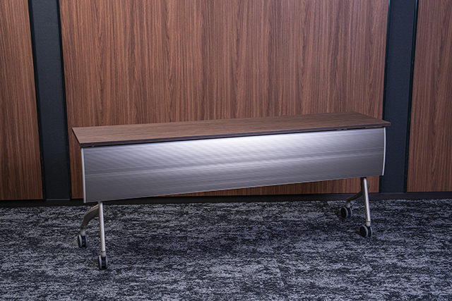 机(3名掛け)の写真