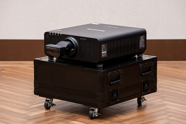 映像:2画面セットの写真